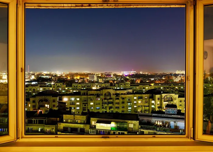 Stylish And Ample Two-Bedroom Flat With Breathtaking Landmark And City Views