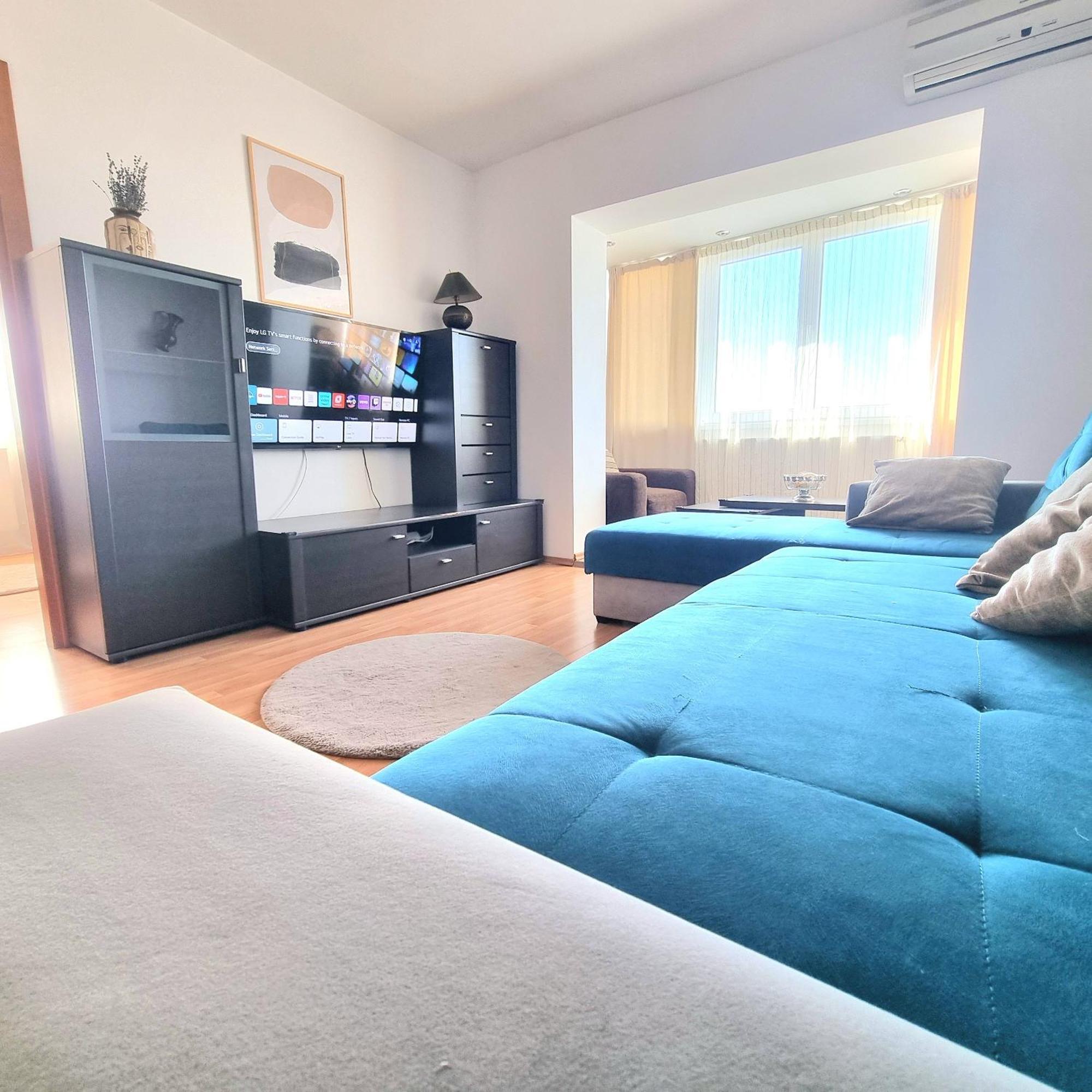 Stylish And Ample Two-bedroom Flat With Breathtaking Landmark And Views Appartement