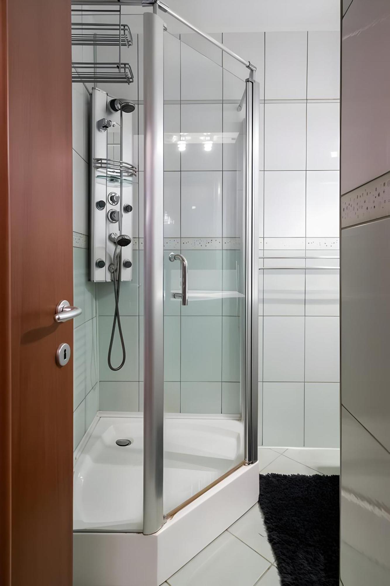 Apartment Stylish And Ample Two-bedroom Flat With Breathtaking Landmark And Views Bukarest