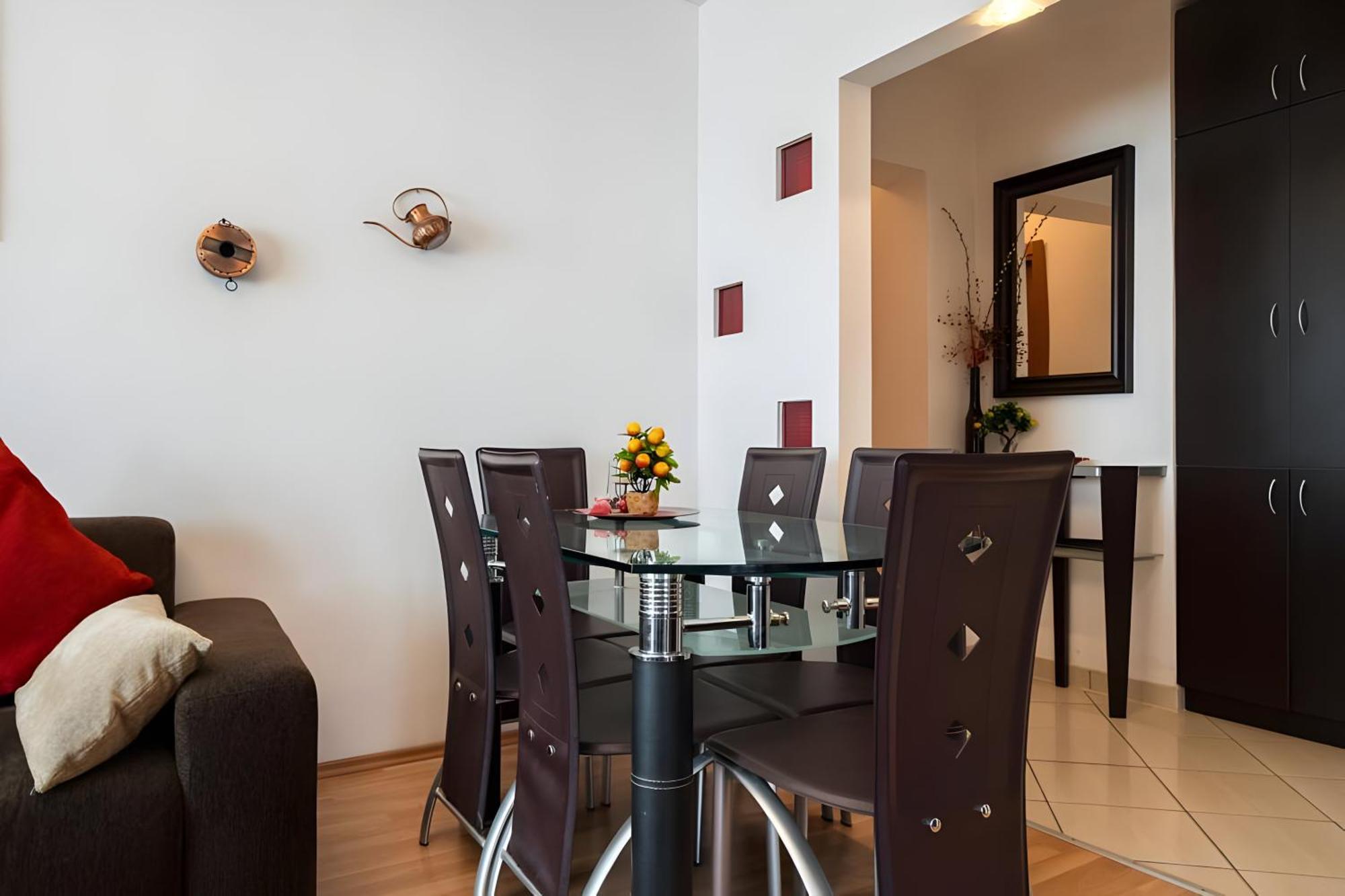 Stylish And Ample Two-bedroom Flat With Breathtaking Landmark And Views * Bucarest