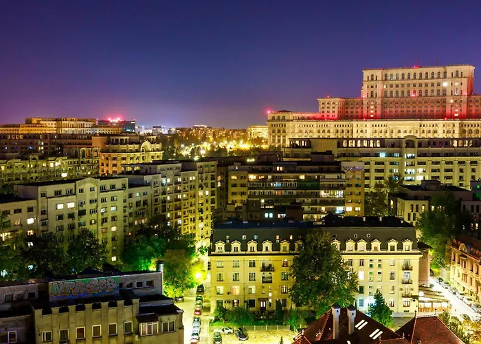 Stylish And Ample Two-Bedroom Flat With Breathtaking Landmark And City Views